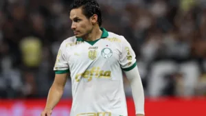Raphael Veiga, do Palmeiras, se irrita e manda recado direto após derrota