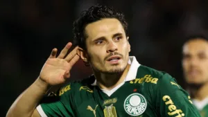 Sormani “descarta” Veiga ao eleger melhor camisa 10 do Brasileirão hoje