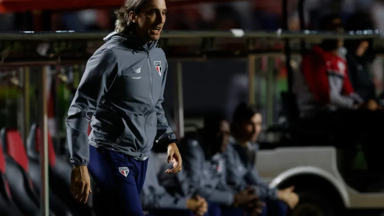 Zubeldía, do SPFC, elege “time preparado” do Brasileirão: “Bom projeto”