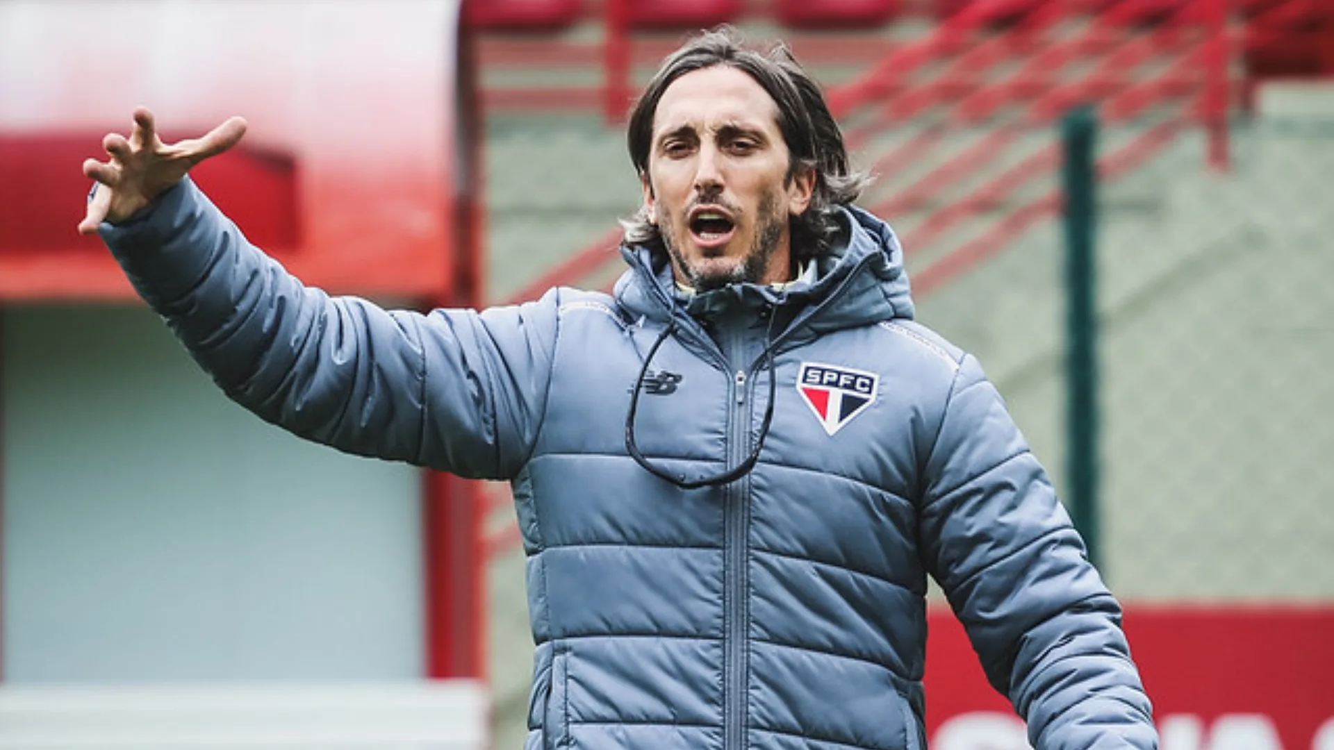 Luis Zubeldía, do SPFC, é acusado por empresário de má conduta com jogadores e funcionários