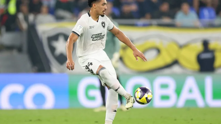 Cruzeiro faz consulta por Adryelson, ex-jogador do Botafogo