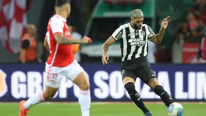 Vampeta exalta zagueiro do Botafogo no Brasileirão: “Talvez seja o melhor”
