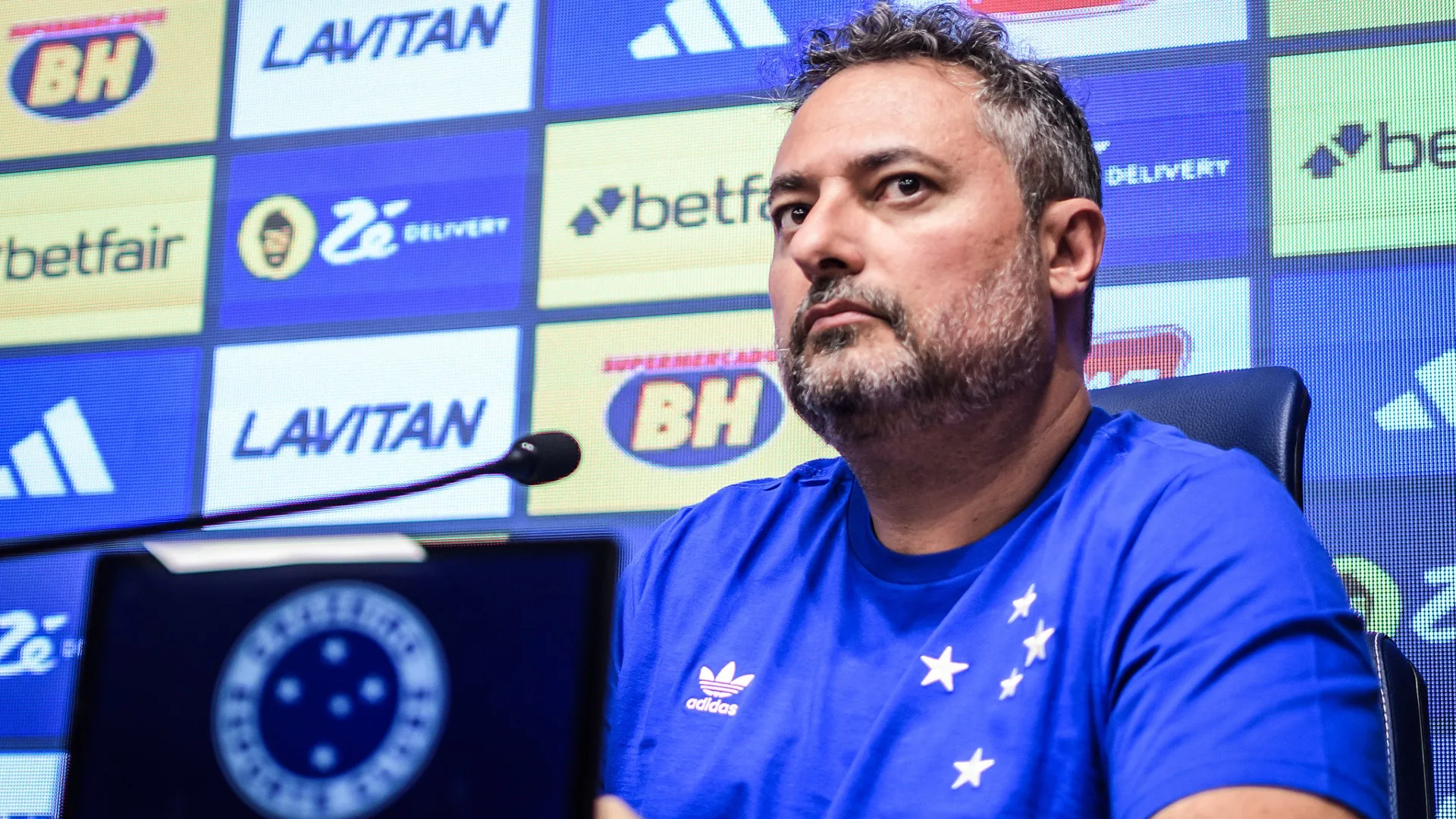 Alexandre Mattos, do Cruzeiro, abre o jogo sobre vinda de Soteldo: “Quem fala pelo clube somos nós”