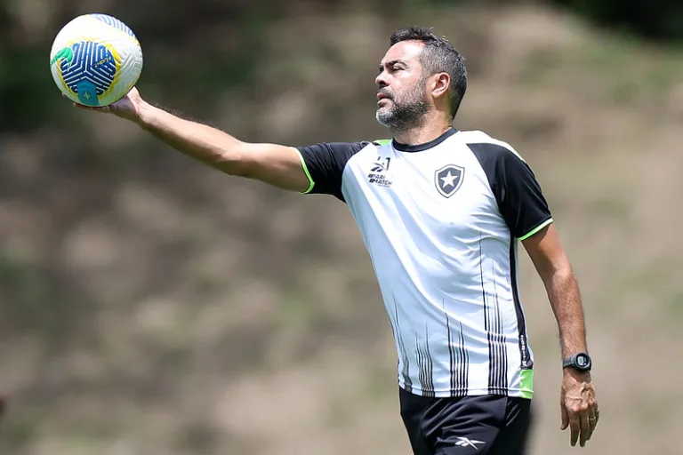 Artur Jorge toma decisão sobre futuro no Botafogo 