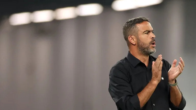Botafogo prioriza permanência de Artur Jorge para temporada 2025