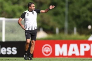 Artur Jorge, do Botafogo, abre o jogo sobre o futuro no clube em 2025