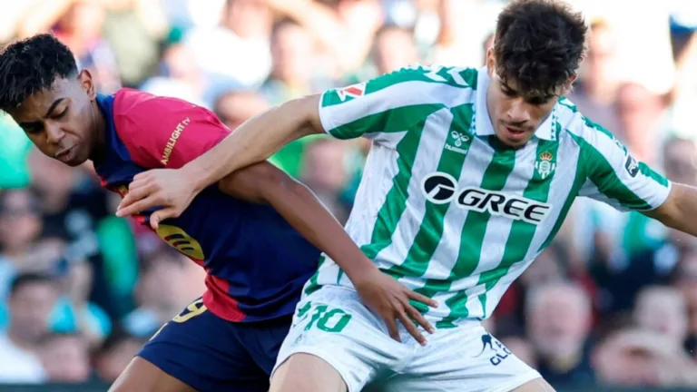 Em reencontro com Vitor Roque, Barcelona empata com o Betis