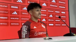 Bernabei, do Internacional, exclui Enner Valencia em seleção dos melhores com quem jogou