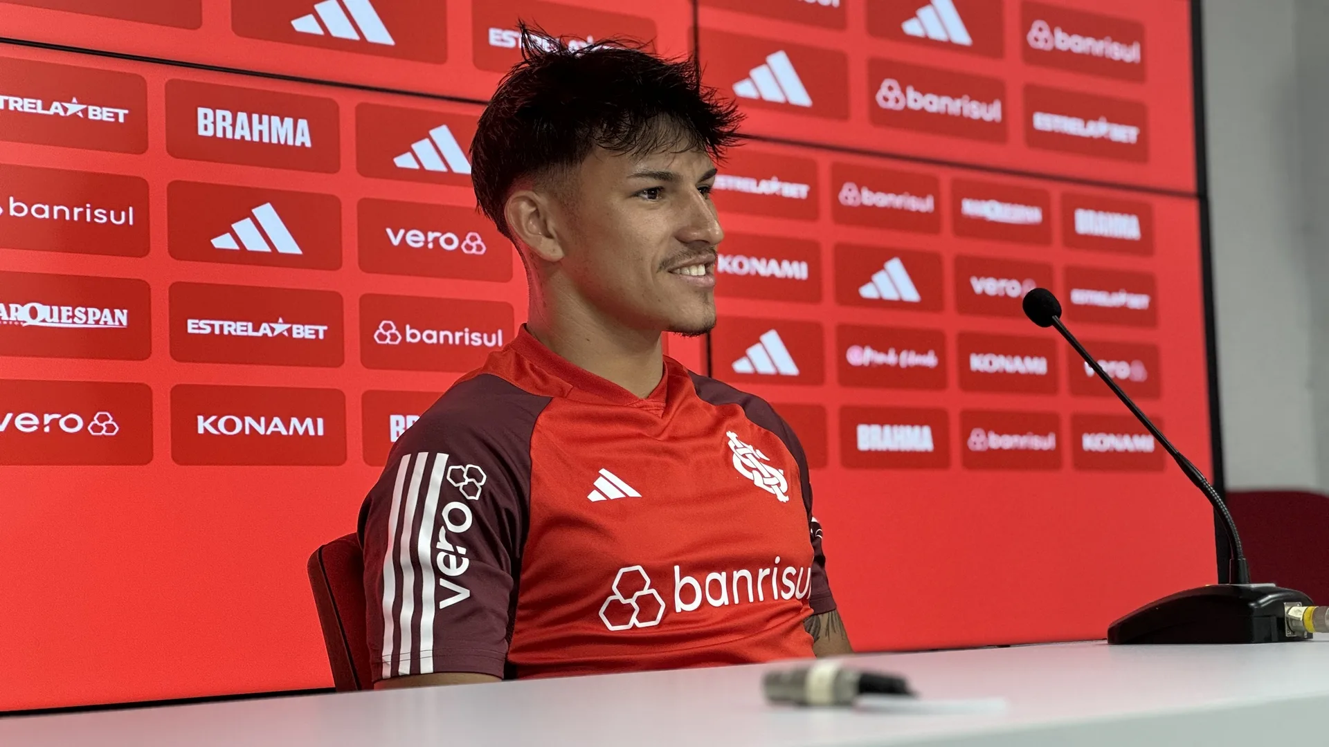 Bernabei, do Internacional, exclui Enner Valencia em seleção dos melhores com quem jogou