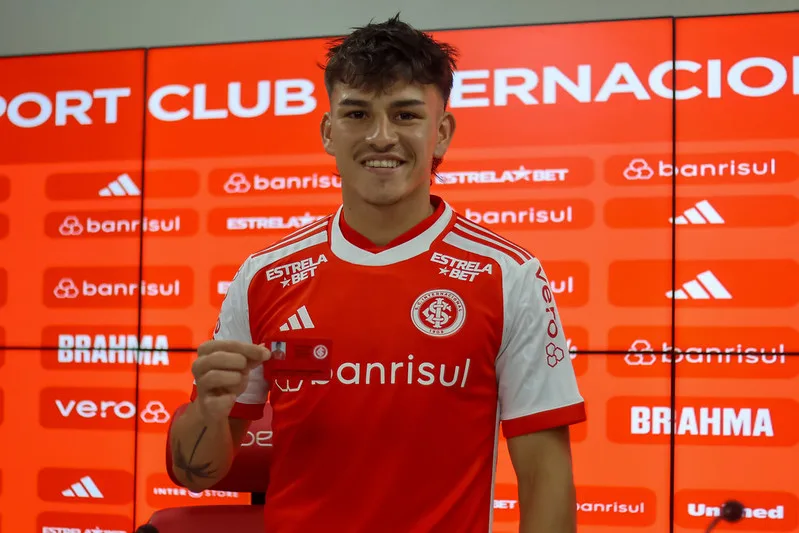 Palmeiras tem interesse em Bernabei, do Internacional, e pode envolver dois jogadores na negociação