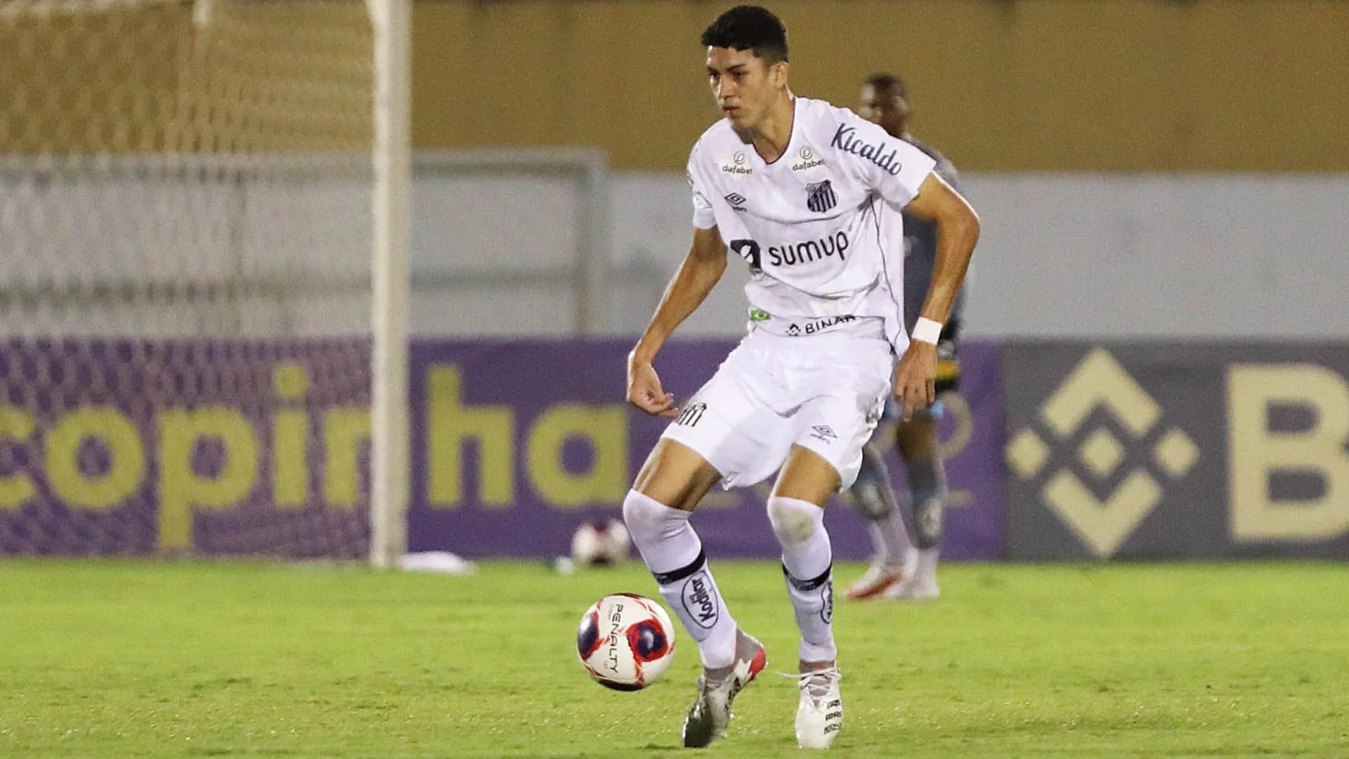 Botafogo aumenta ‘pressão’ por contratação de zagueiro do Santos