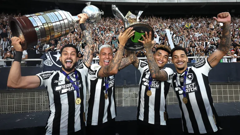 Botafogo indica apenas um campeão da Libertadores e do Brasileirão 2024 em time dos sonhos