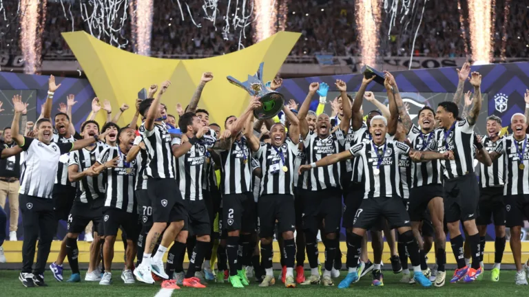 Botafogo campeão do Brasil e da América – brilha uma estrela junto à torcida