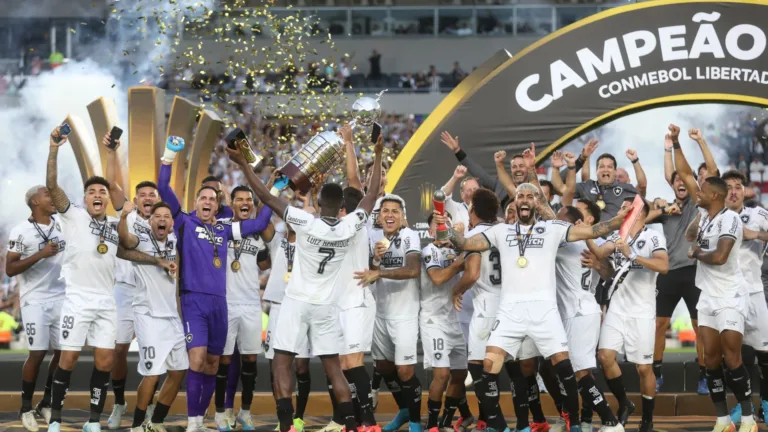 Ainda tem vaga? Veja a lista de jogadores estrangeiros no Botafogo para 2025