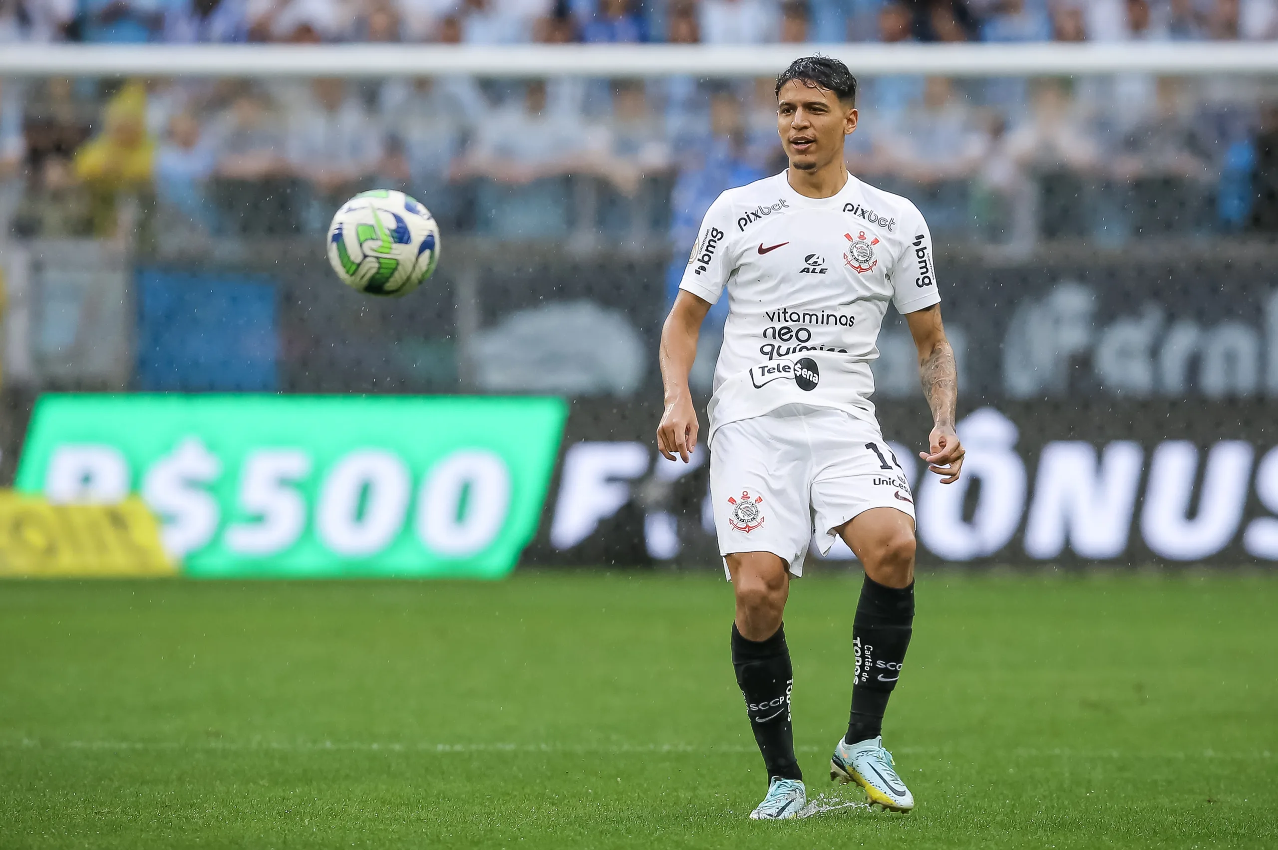 Torcedores do Corinthians não se opõem para saídas de trio formado na base