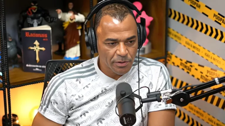 Cafu aponta lateral-direito diferenciado do futebol brasileiro