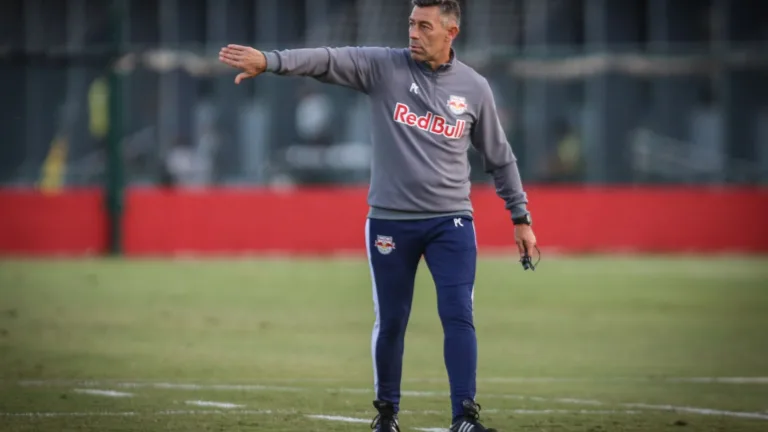 Atlético-MG mira alternativa a Luís Castro no mercado da bola