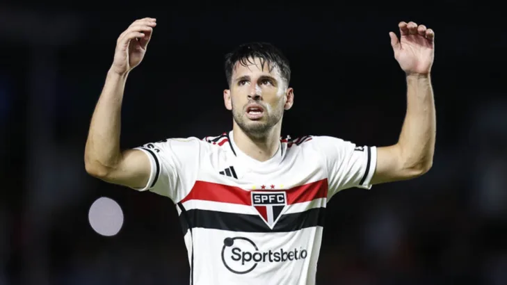 Muller faz apelo após detonar estrangeiros do São Paulo e incluir Calleri no grupo: “Acorda, torcida tricolor” Muller faz apelo após detonar estrangeiros do São Paulo e incluir Calleri no grupo: “Acorda, torcida tricolor”