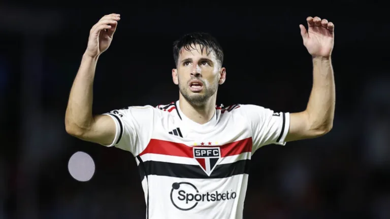 Muller faz apelo após detonar estrangeiros do São Paulo e incluir Calleri no grupo: “Acorda, torcida tricolor”