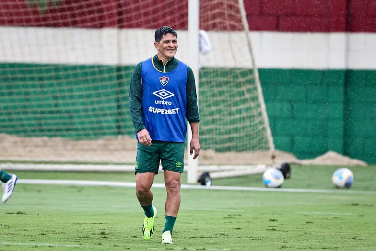 Fluminense tem interesse em renovar com Cano