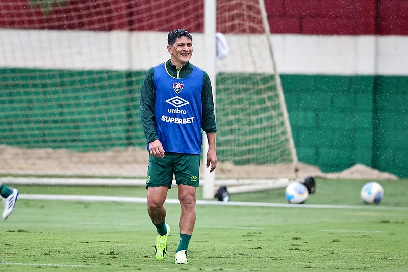 Fluminense tem interesse em renovar com Cano