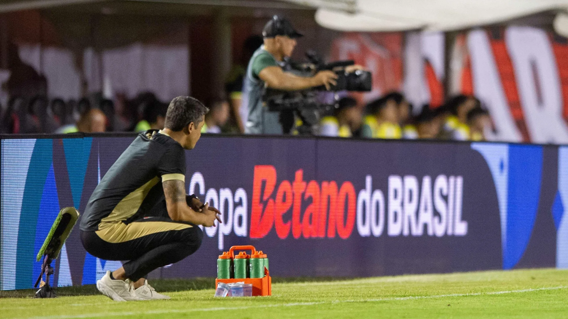 Casagrande aponta técnico que não funciona em time grande: “É coincidência?”