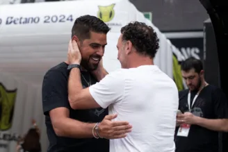 Antônio Oliveira e Gabriel Milito durante o jogo entre Corinthians x Atlético-MG válido pelo Brasileirão 2024.