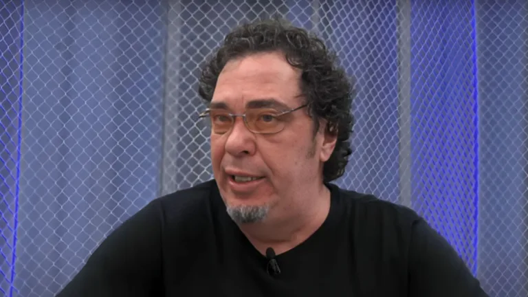 Casagrande detona custo-benefício de atacante no Brasil: “Precisa vender”