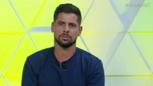 Cicinho elege “grande decepção” do futebol brasileiro em 2024: “Pela estrutura” 