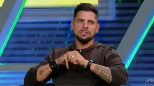 Cicinho é convicto ao eleger craque do Brasileirão: “Vou ficar”