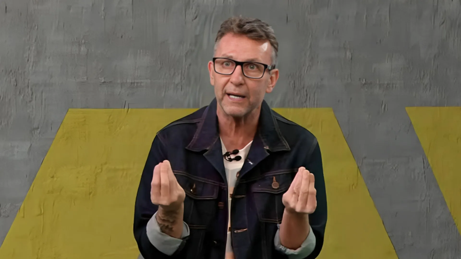 Craque Neto cita meia clássico que “dá aulas” no Brasil