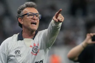 Craque Neto durante o jogo entre Corinthians x Bahia pelo Brasileirão na Neo Química Arena.