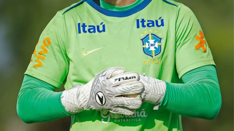 Craque Neto pede “limpa” e sugere três goleiros para a próxima Copa