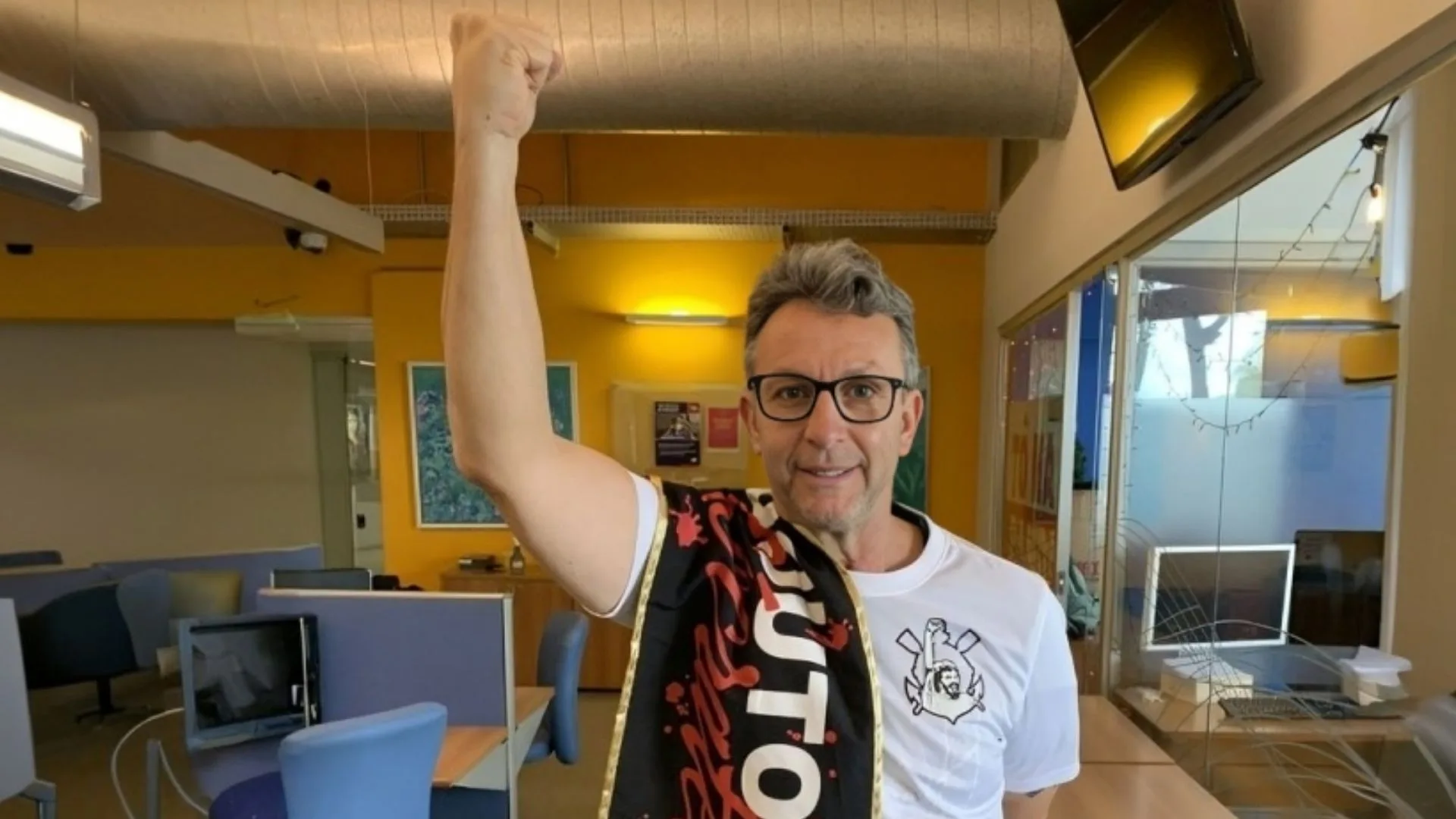 Craque Neto se impressiona com jogador “estilo Sócrates” no futebol brasileiro