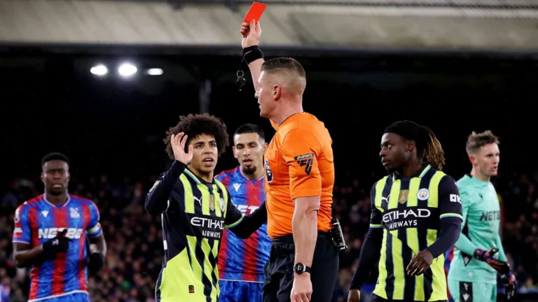 Manchester City empata com Crystal Palace e segue em crise na Premier League