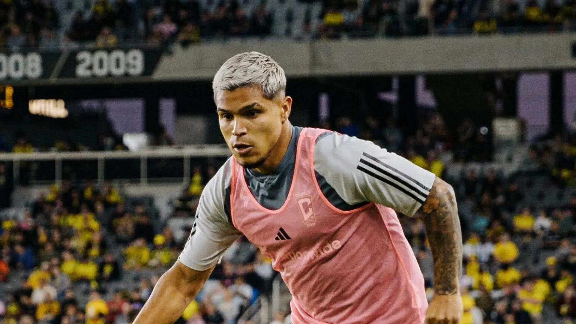 Palmeiras tem interesse no atacante colombiano Cucho Hernandez