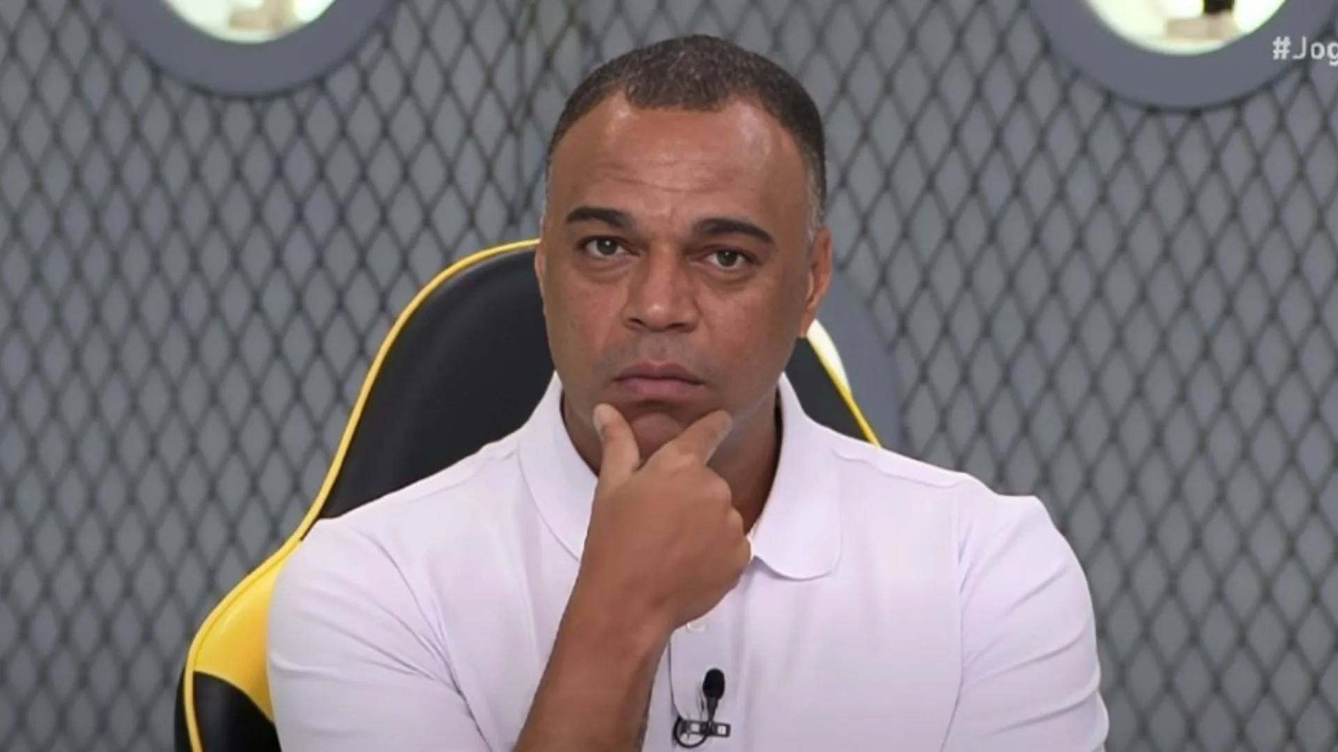 Denílson elege treinador “valorizado” no futebol brasileiro: “Tem experiência”