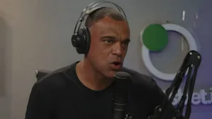 Denílson sinaliza possível demissão de técnico no futebol brasileiro