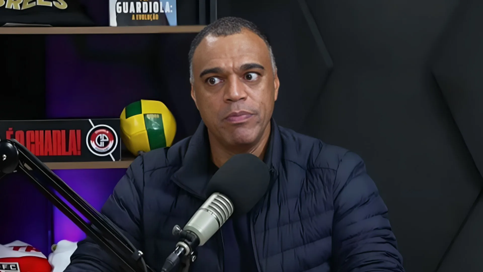 Denílson sobe o tom e indica time ‘decepção’ do futebol brasileiro