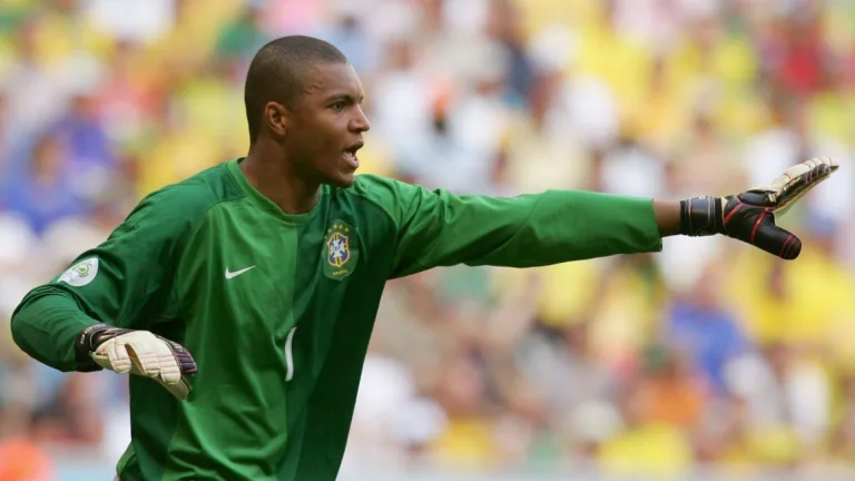 Dida ‘ignora’ Alisson e exalta goleiro do futebol brasileiro: “Excelente”