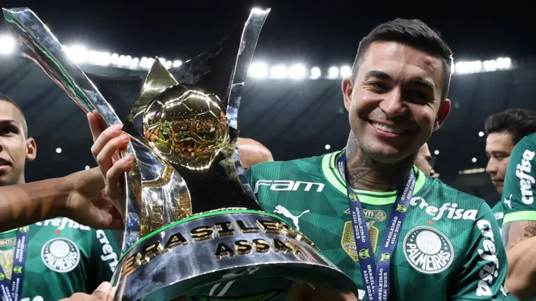 Denílson sugere Dudu em “time competitivo” no Brasil: “Não vem fraco”