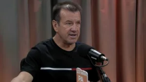 Dunga vê “oscilação” do Flamengo e indica clube exemplar no Brasil