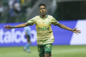 Torcida do Palmeiras pode acompanhar Estêvão em até 41 jogos pelo Verdão; entenda