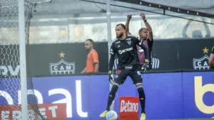 Atlético-MG não decide e Bahia segue na cola para fechar com goleiro Everson