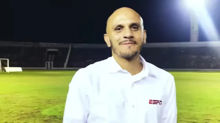 Ídolo do Corinthians, Fábio Santos manda dica para Matheus Bidu