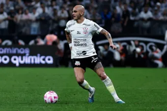 Ex-jogador Fábio Santos em atuação pelo Corinthians