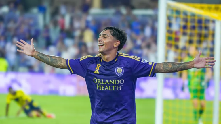 Facundo Torres chega ao Brasil para assinar com o Palmeiras: “Muito orgulho” 