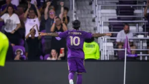 Quem é Facundo Torres, atacante uruguaio que o Palmeiras quer trazer para 2025