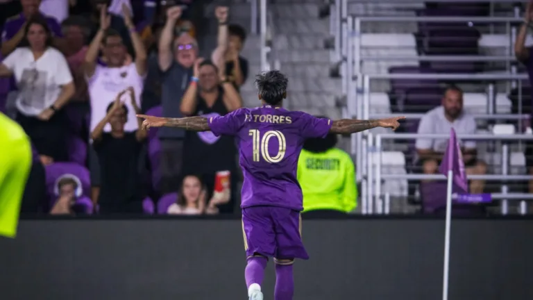 Quem é Facundo Torres, atacante uruguaio que o Palmeiras quer trazer para 2025