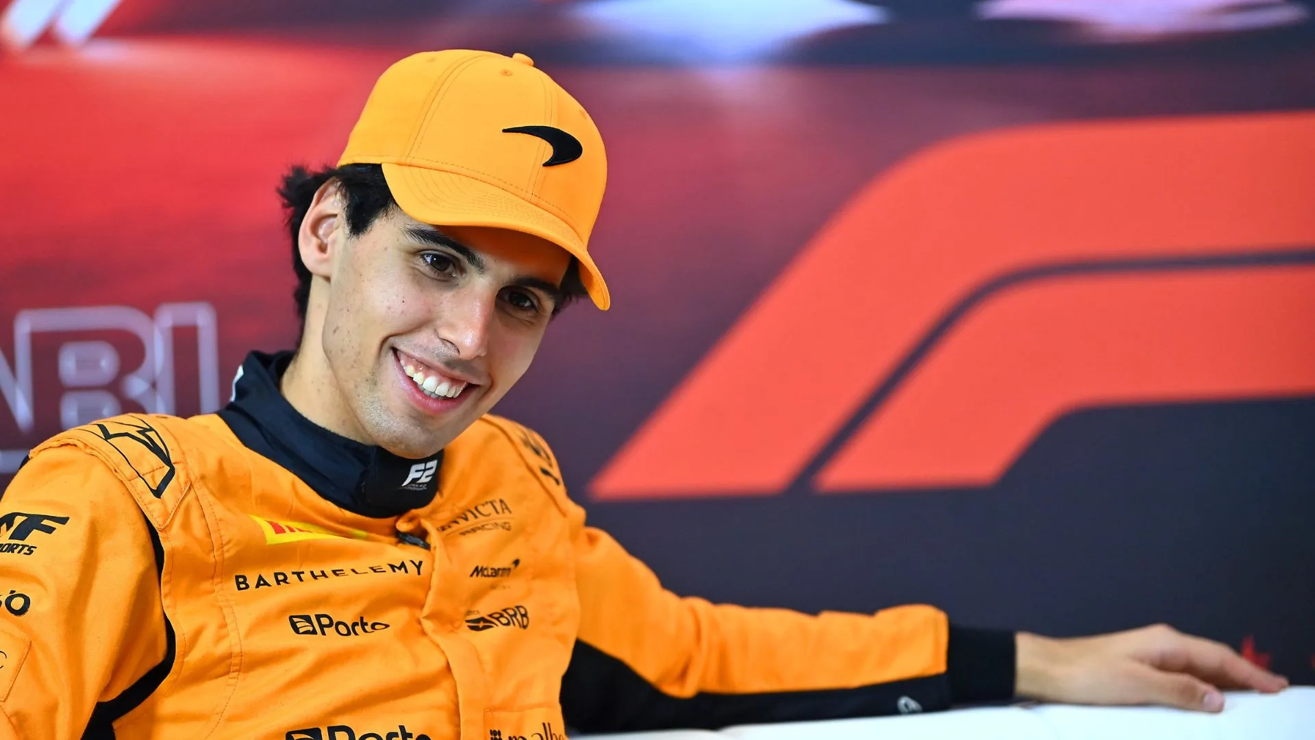 Gabriel Bortoleto cruza em 2º na sprint da F2 e aumenta vantagem na tabela